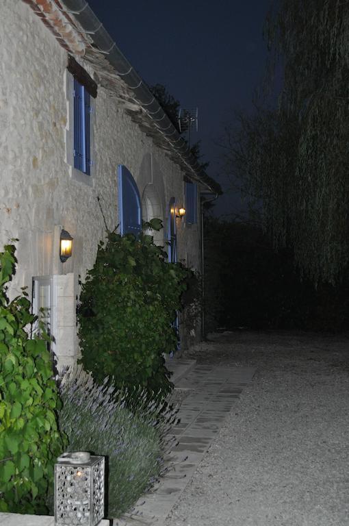 Chambres D'Hotes La Grange Au Bois Champagne-et-Fontaine Exteriér fotografie
